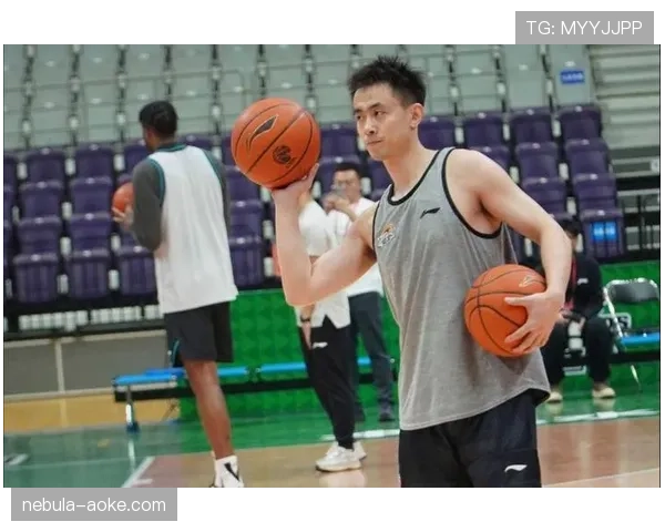 看赵继伟的私服照，随便一穿就像把我这月工资吃掉一半